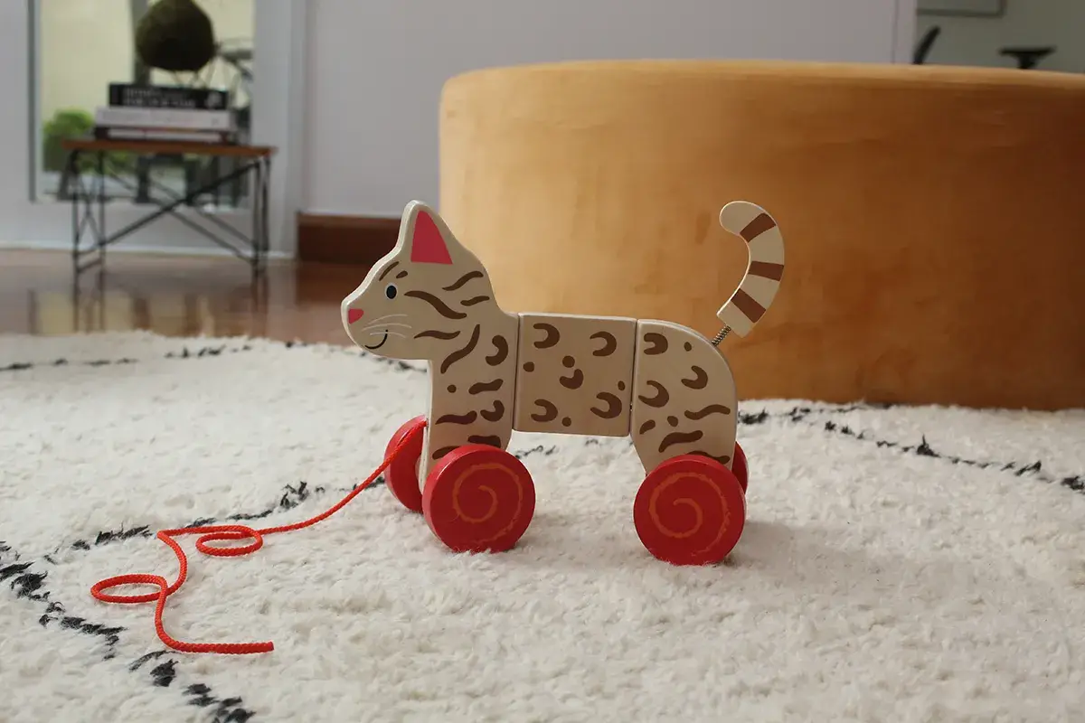 Brinquedos de madeira educativos - tigre com rodinhas para puxar da Clube Toys