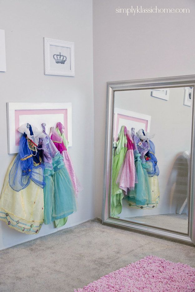 organizar fantasias das crianças - Just Real Moms