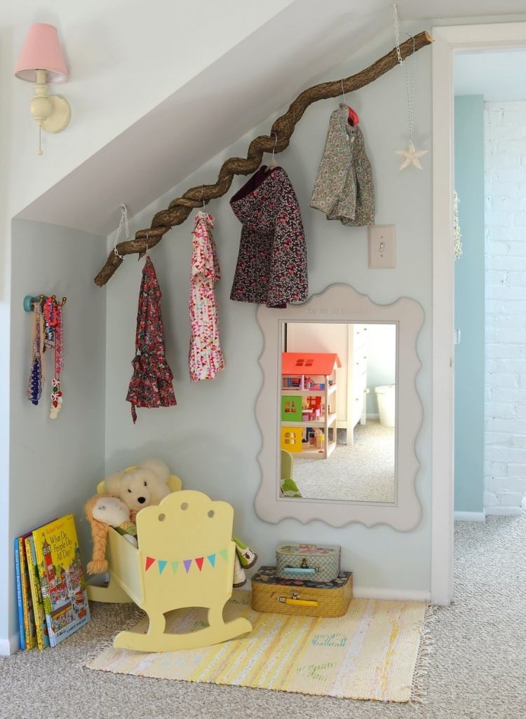 organizar fantasias das crianças - Just Real Moms