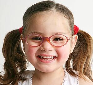 Alguns sinais de que seu filho precisa usar óculos e modelos lindos para se inspirar - Just Real Moms