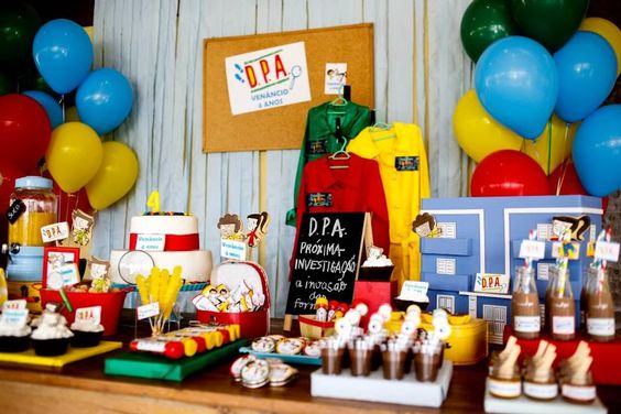 Festa com tema Detetives do Prédio Azul - Just Real Moms