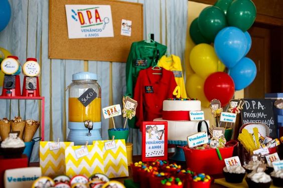 Festa com tema Detetives do Prédio Azul - Just Real Moms