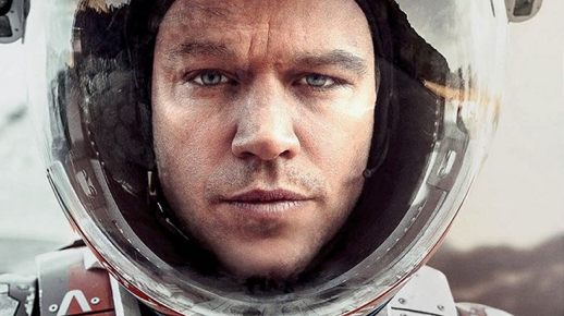 Mãe recria fotos com filhos inspiradas em cenas de filmes de Oscar.