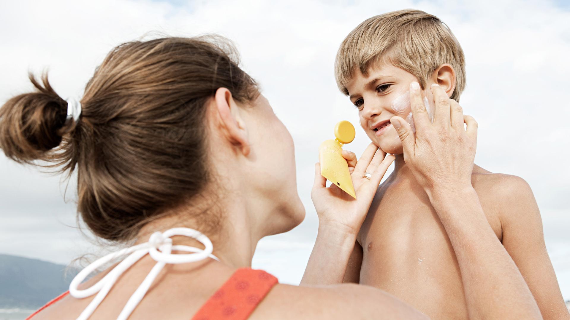 Com licença, vou passa esse creme tóxico no meu filho! - Just Real Moms