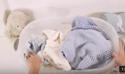 5 erros que (quase) toda mãe comete na hora de lavar as roupas dos pequenos
