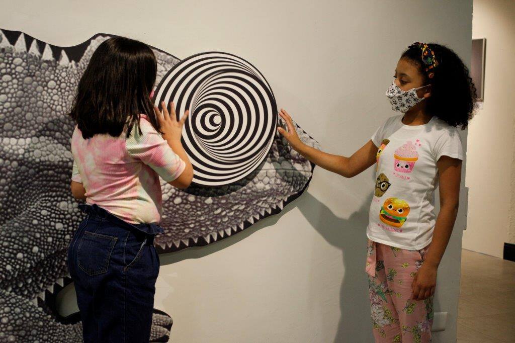 Just Real Moms Museu das Ilusoes Bora Ai Meninas
