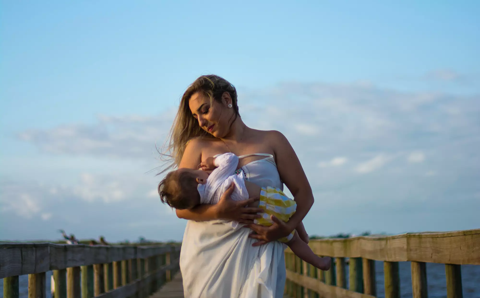 Mãe Bebê Como uma cirurgia de mama pode interferir com a amamentação Dra. Larissa Sumodjo Cirurgiã Plástica Just Real Moms