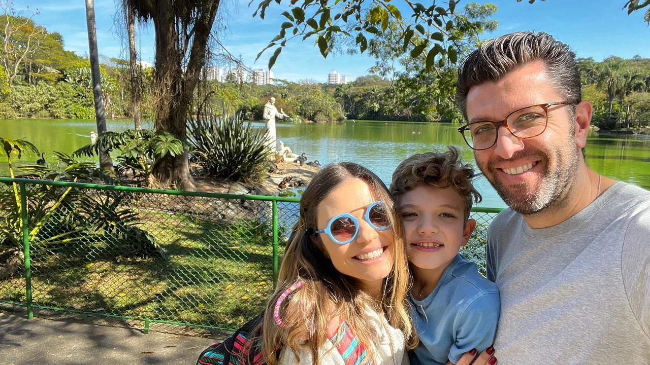 Dra. Juliana Frigo e seu filho e marido - Just Real Moms
