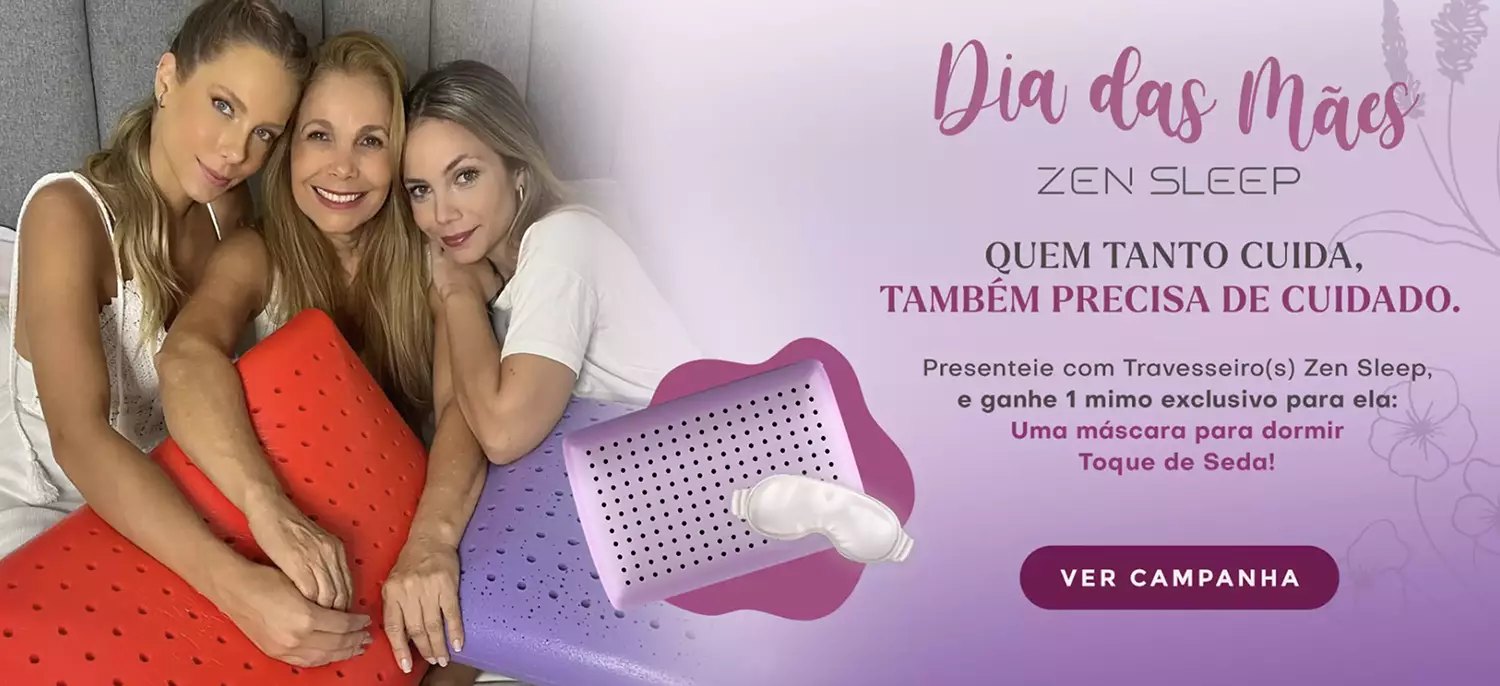 Mae com duas filhas segurando travesseiro da Zen Sleep - Just Real Moms