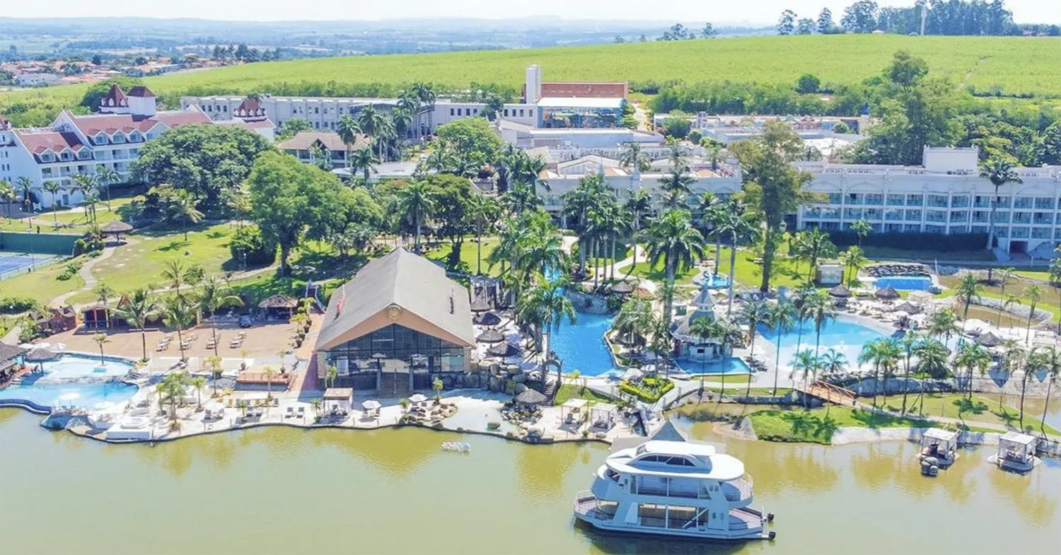 Foto aérea do Mavsa Resort para famílias