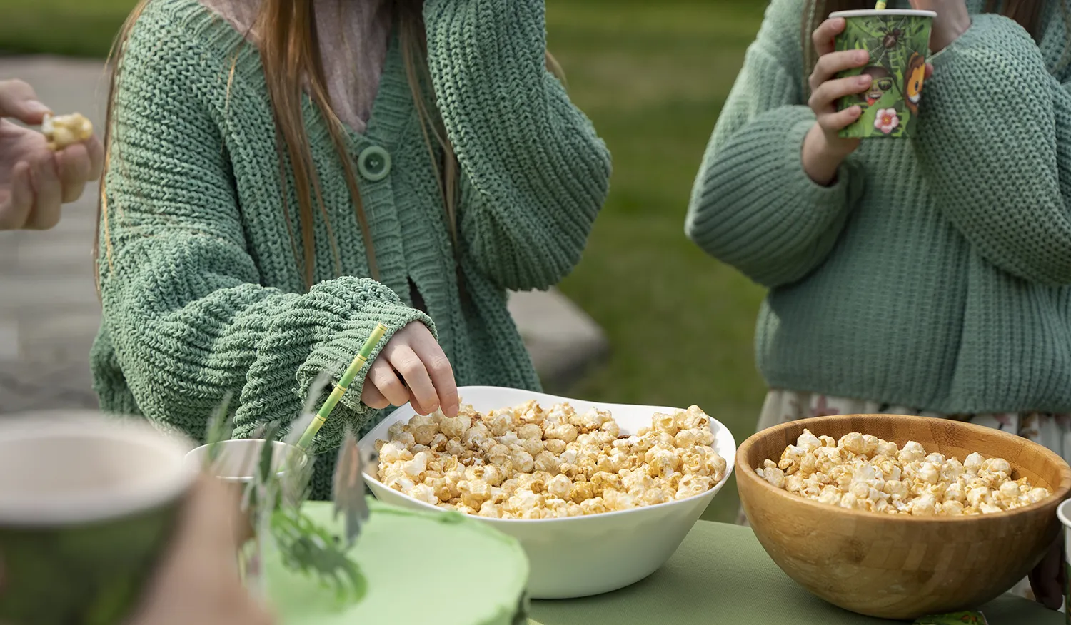 bowls de pipoca em festa junina 2024