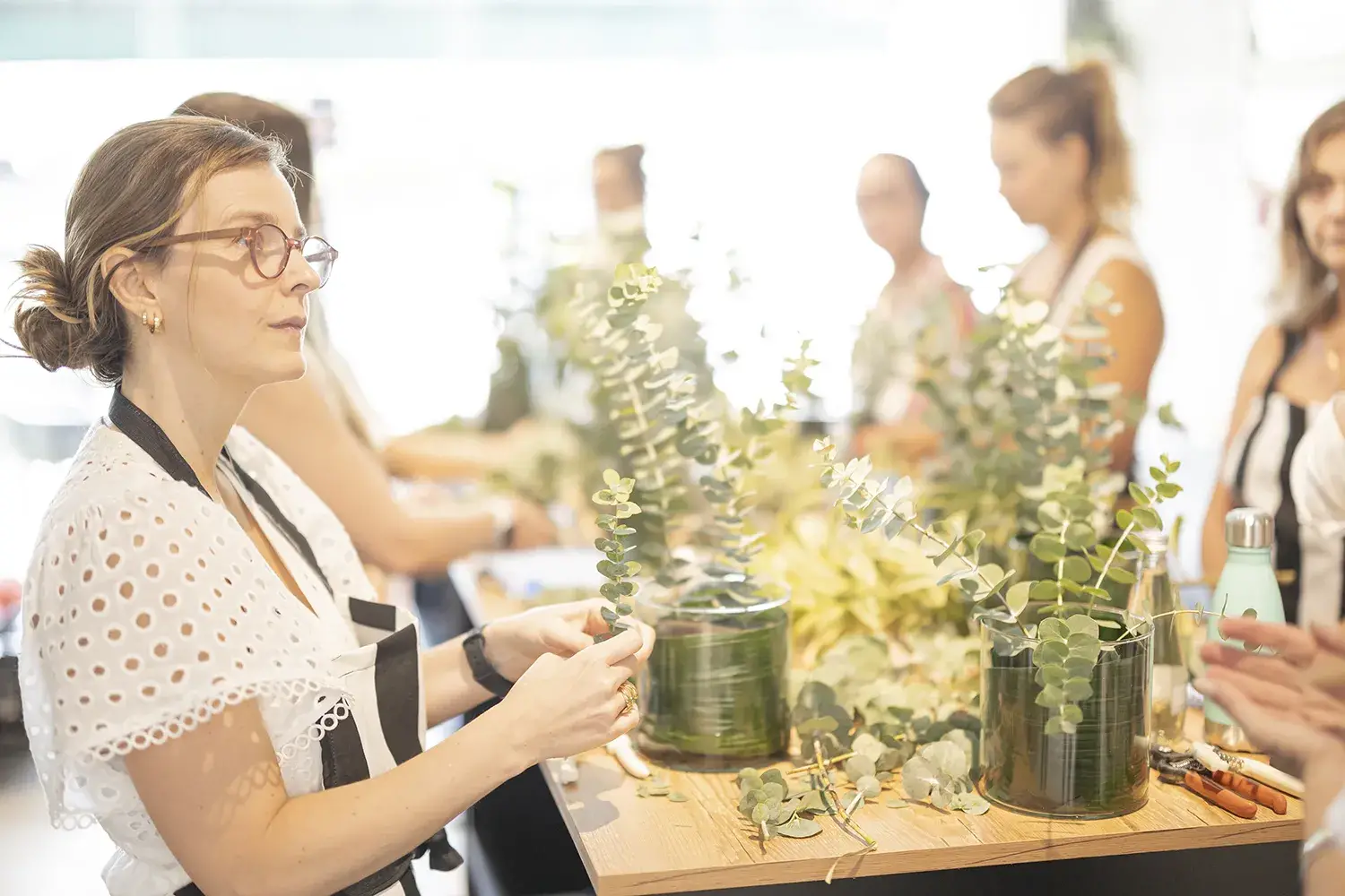 Montando o vaso, começando pelas plantas no Workshop da Soul Flo