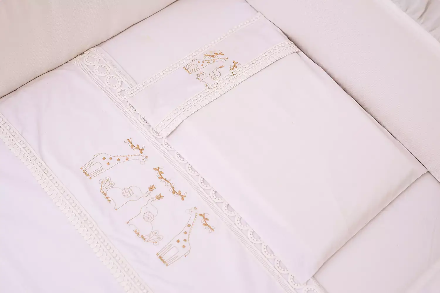 Bordados de animais de roupa de cama do bebê - Just Real Moms