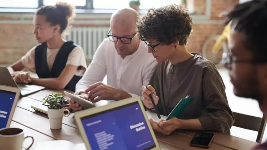 Visão holística empresarial: o que é, principais benefícios e como desenvolvê-la