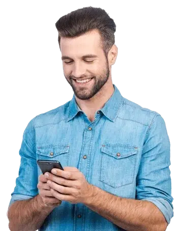 Executivo acompanhando indicadores pelo celular
