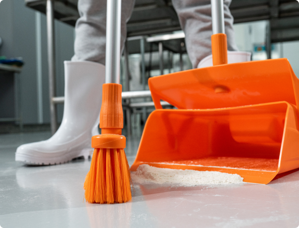 Operador com equipamentos de higiene industrial Brasmo