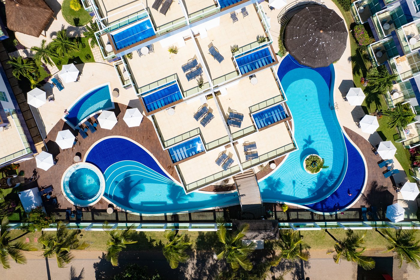 Vista aérea do Coral Plaza na beira-mar da Praia de Ponta Negra, em Natal