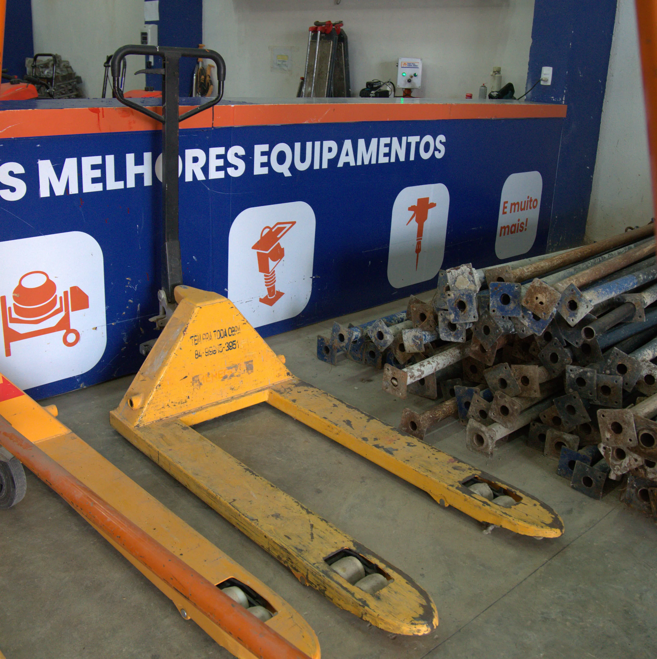 Aluguel de transpalete manual Menegotti 3 toneladas em Parnamirim